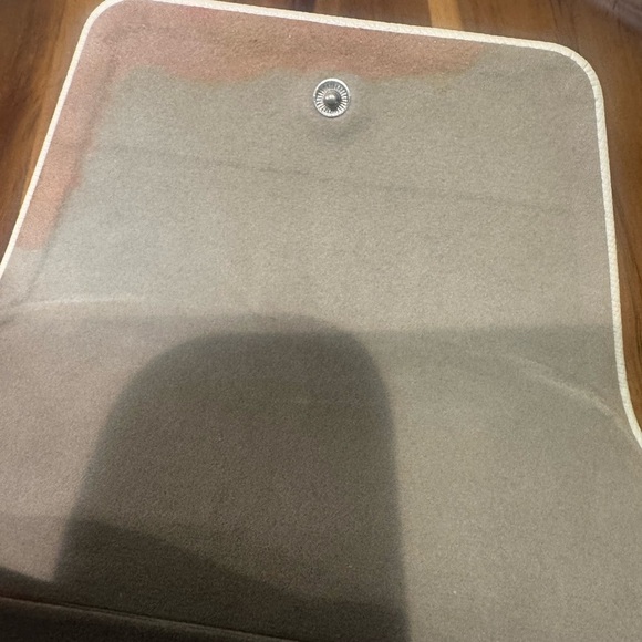 MICHAEL KORS MK 3044B Grooved rimless frame
51-17-140 - Picture 9 of 9